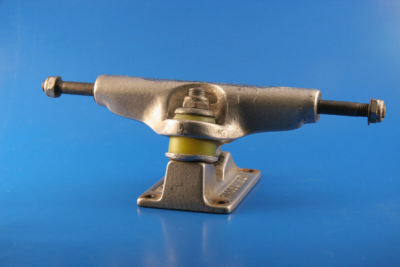 skateboard truck